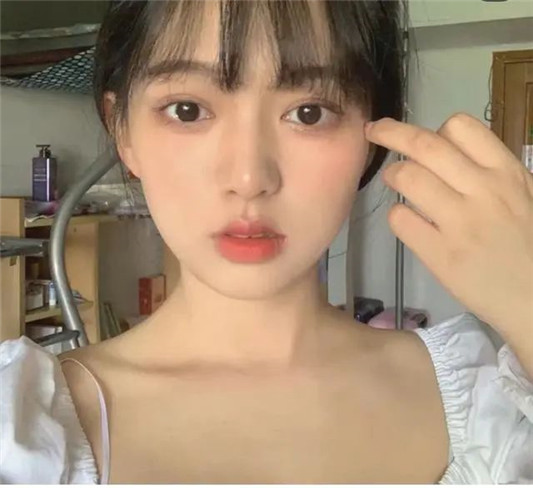 学生党必备定妆神器，轻薄又持久，关键还平价，看你都用过吗