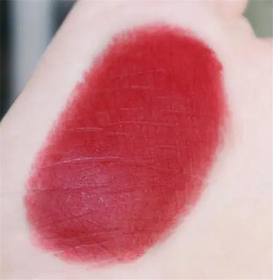 MAC最值得入的口红，rubywoo经典正红色，316显白，牛血色很秋冬  口红 小编 这是 第3张