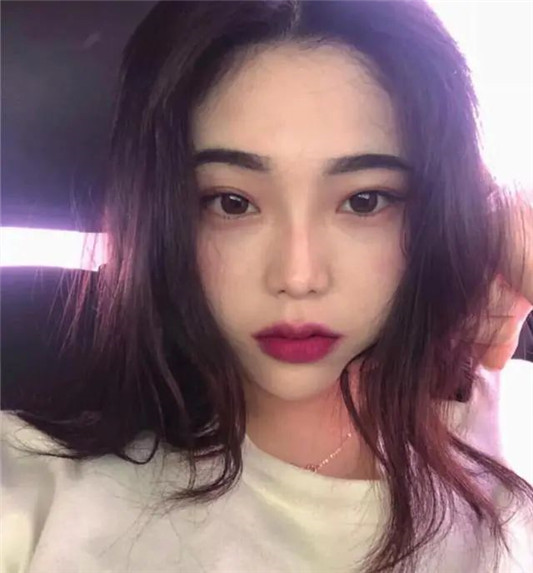 为什么用大牌粉底液也卡粉那是没选对适合的粉底液，再贵也没用