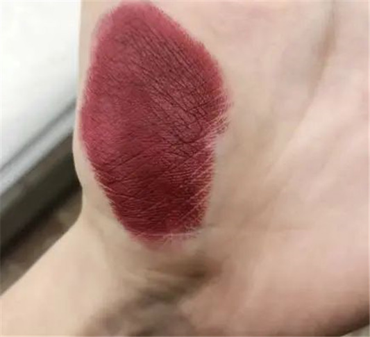 这口红也太好看了吧 没钱也要去买的口红，睡觉都不舍得卸的色号  看了 都不 第4张