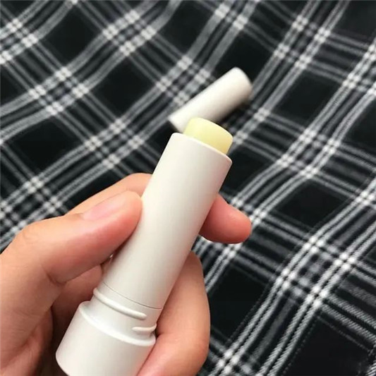 完美日记口红为啥这么火 颜色好看，质量堪比大牌，越看越爱  口红 大牌 第3张