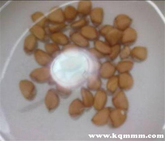 柚子籽泡水可以当精华液用吗，怎么用