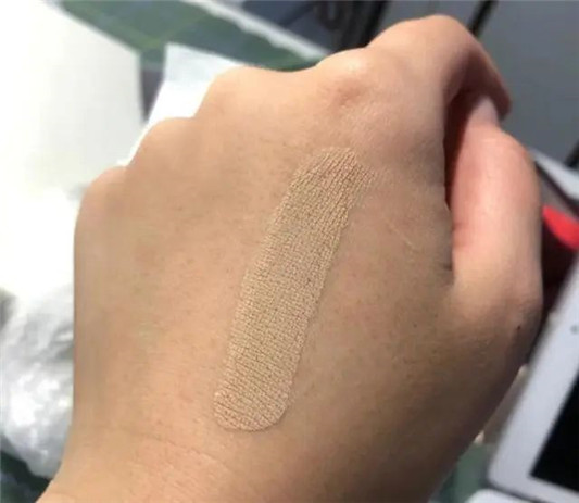风很大却很鸡肋的粉底液，红地球暗沉，阿玛尼卡粉，RMK会显黄  鸡肋 却很 第3张