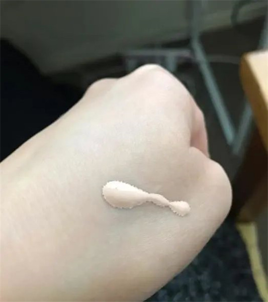 风很大却很鸡肋的粉底液，红地球暗沉，阿玛尼卡粉，RMK会显黄  鸡肋 却很 第8张