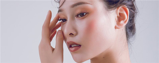 颧骨高的怎么画腮红