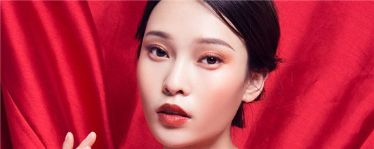 高冷粉色妆容怎么打造