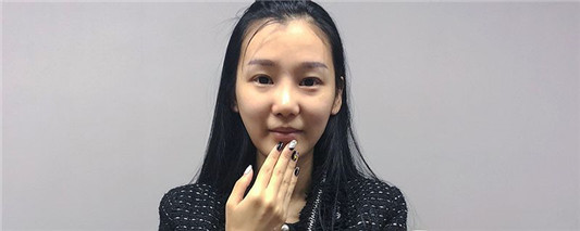 嘴角两侧怎么涂口红