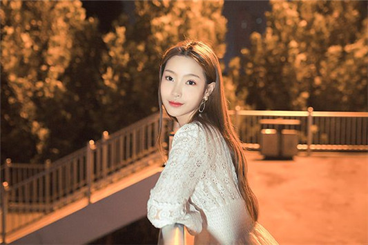 如何化妆显年轻，干净和清透让你看起来更清新