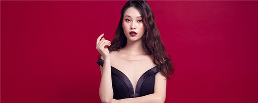 撕拉口红怎么使用，画出自然唯美唇妆