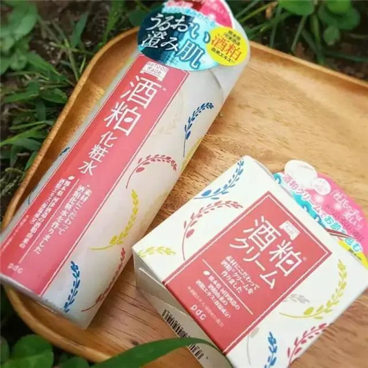 具有美白亮肤功效的日本酒粕系列，快来看看适不适合你  美白 系列 功效 第1张
