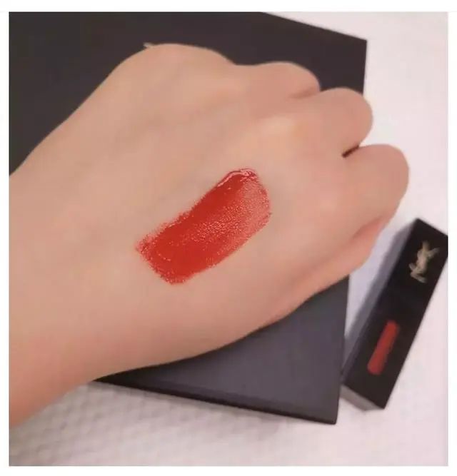 YSL不会出错口红色「复古红气场奶茶色温柔烂番茄更百搭」  口红 YSL 番茄 第12张