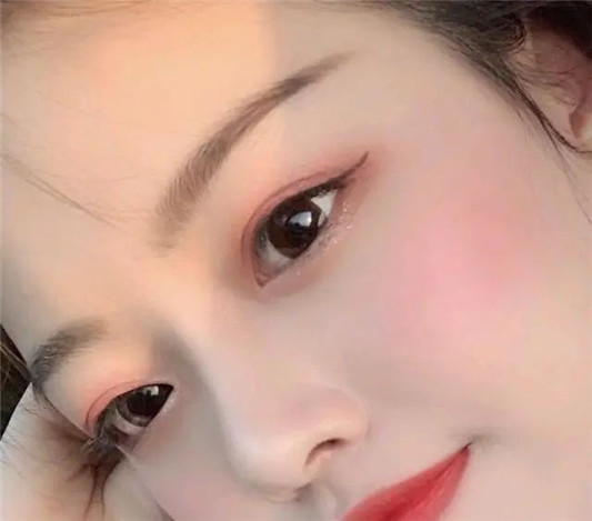 修容妆面不清爽是方法不对，分享几个上腮红的好方法  腮红 分享 清爽 第8张