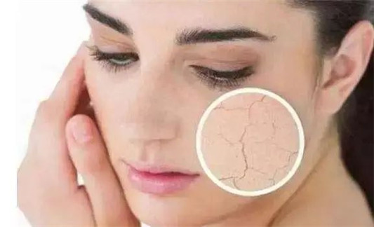 李佳琦晒出「续命」精华液，曝出价格后网友扔掉了兰蔻