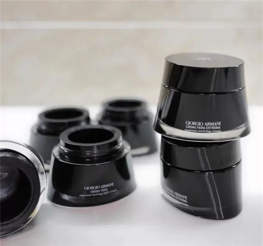 阿玛尼高端产品真正好的用买不起，口红都太便宜