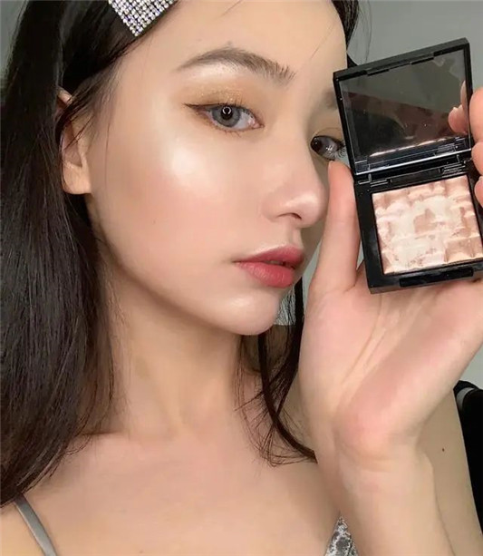 关晓彤涂全身高光，效果很惊艳  2020 高光 女生 第6张