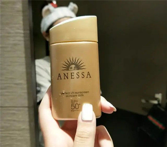 防五款公认的防晒「扛把子」，最贵不是小金瓶  2020 防晒 皮肤 第5张