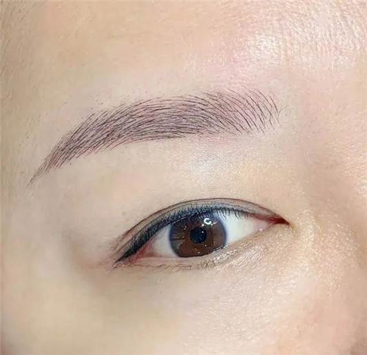 建议年轻女生不要纹「美瞳线」，不仅显老还有风险  2020 px 女生 第4张