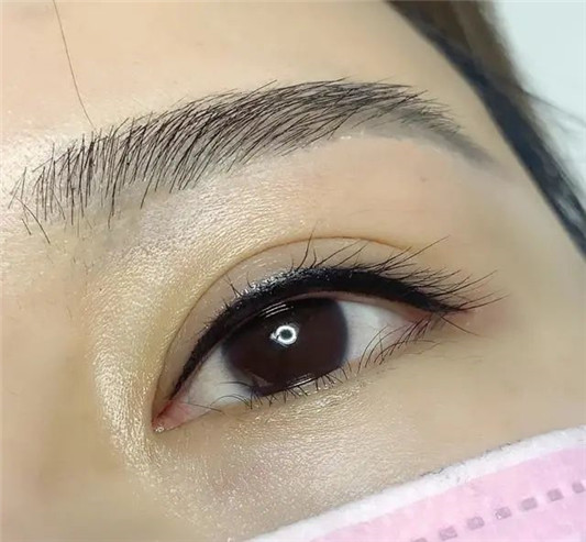 建议年轻女生不要纹「美瞳线」，不仅显老还有风险  2020 px 女生 第5张