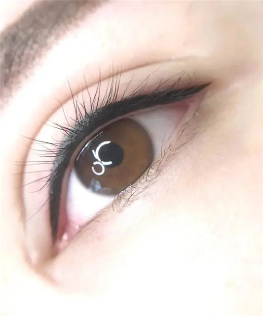 建议年轻女生不要纹「美瞳线」，不仅显老还有风险  2020 px 女生 第6张