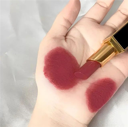TF口红「新品首发」，黑金细管的24号色被誉为「神仙色」  2020 细管 TF 第3张
