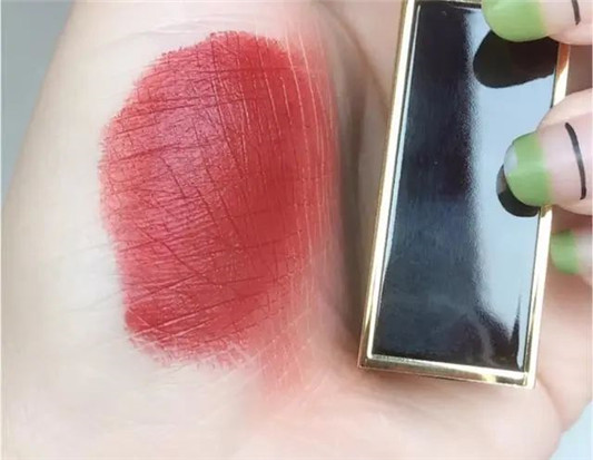 TF口红「新品首发」，黑金细管的24号色被誉为「神仙色」  2020 细管 TF 第9张