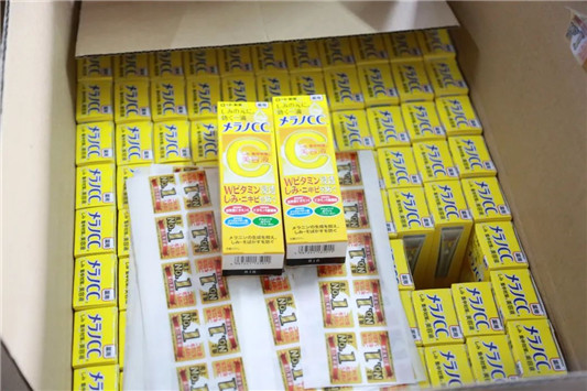 化妆品制假售假钟爱兰蔻粉水，兰蔻粉水真假辨别图  2020 假货 粉水 第7张