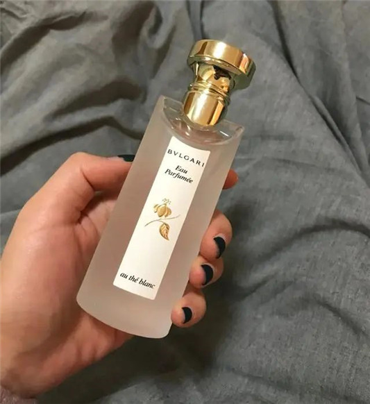 女人什么时候用香水最好「魅力会成倍提升」