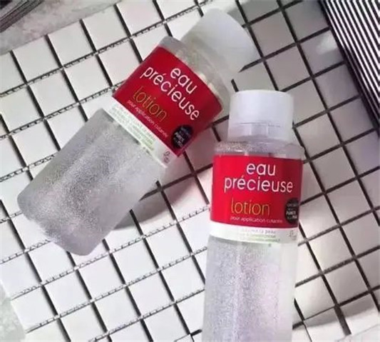 适合混油皮的好用爽肤水「水润呵护不干燥不油腻，还能美白肌肤」