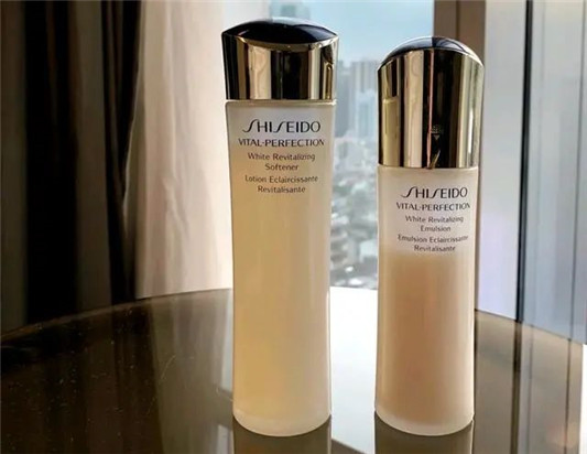 30岁女人直夸好用的水乳「悦薇不贵 SKII嫩肤强 怡丽丝尔温和」