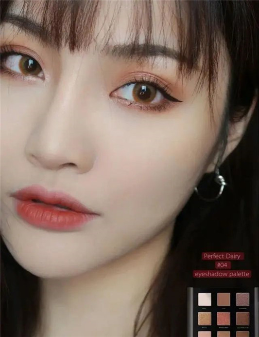 适合新手的绝美眼影盘「个个名气大还不贵 配色刷子一步到位」