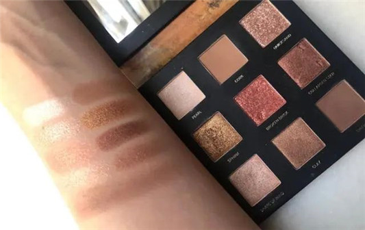 适合新手的绝美眼影盘「个个名气大还不贵 配色刷子一步到位」 2020 眼影 新手 第2张 适合新手的绝美眼影盘「个个名气大还不贵 配色刷子一步到位」 2020 眼影 新手 第2张