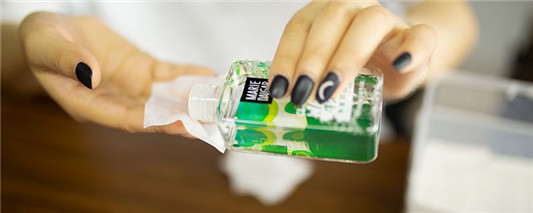 卸妆液水油分离正常吗