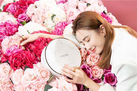 兰蔻于「幸福公路快闪店」**推出韩系「极光小圆饼」加赠活动  2020 极光 精华 第2张