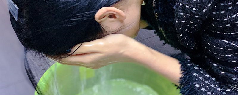 洗完脸不擦脸自然干