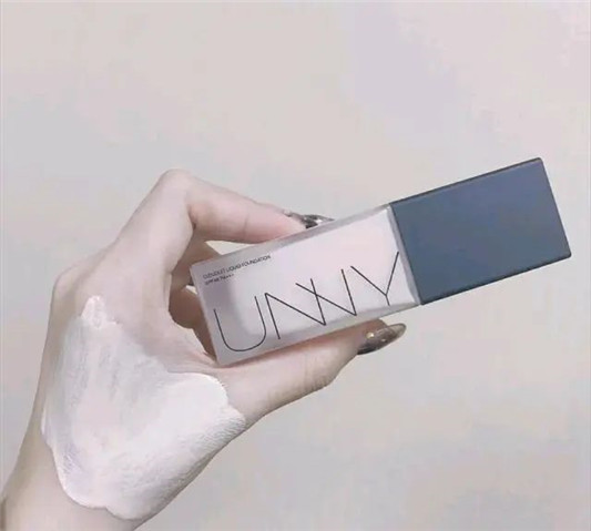 百元内好用的5款粉底液合集「轻薄水润不脱妆 平价也不输大牌」  粉底液 平价 种草 第4张