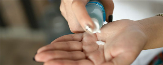 懒女生卸妆从来不认真，你知道这对肌肤伤害多大吗  肌肤 第2张