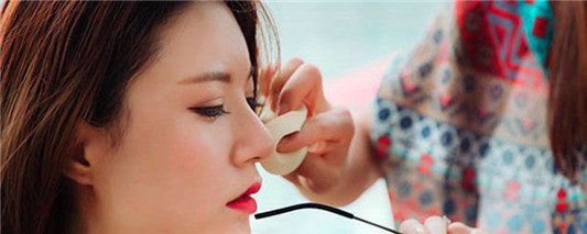 五十岁女人适合什么颜色口红