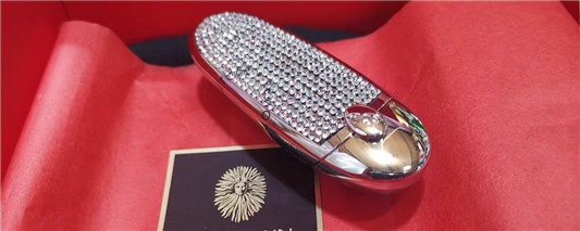 有镜子的口红叫什么