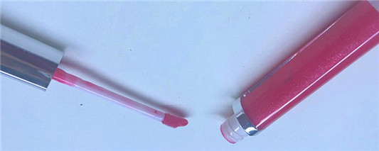 西瓜红适合偏黄肤色吗