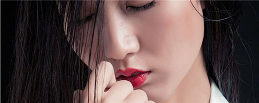 嘴唇黑怎么改善