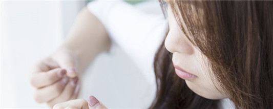 美甲发黄是怎么回事