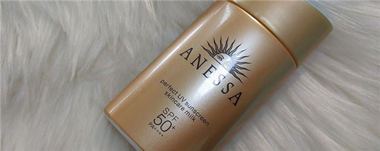 安耐晒防晒霜是水状的吗