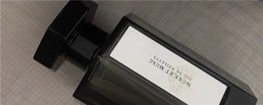 香水使用有一定的方法，不要乱喷