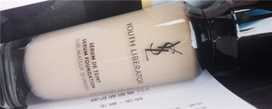 圣罗兰粉底液真假辨别