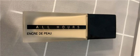 圣罗兰粉底液b10和b20哪个白