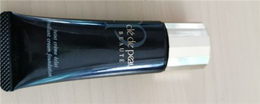 cpb光缎粉霜和粉底液有什么区别