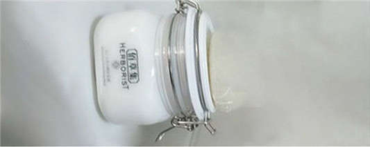 新七白面膜要涂很厚吗