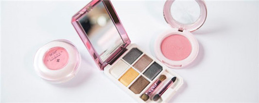 白色眼影可以当高光吗