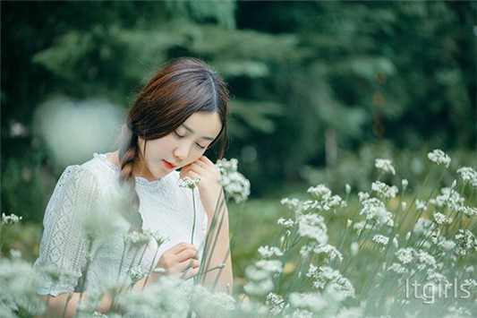 国庆出游妆容教程，轻薄淡妆让你成为吸睛亮点  国庆 化妆 出游妆容 第2张