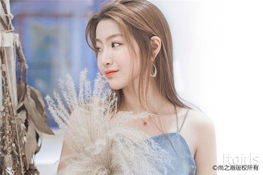 橘色系妆容怎么画好看，重点放在眼妆腮红及唇妆三部分